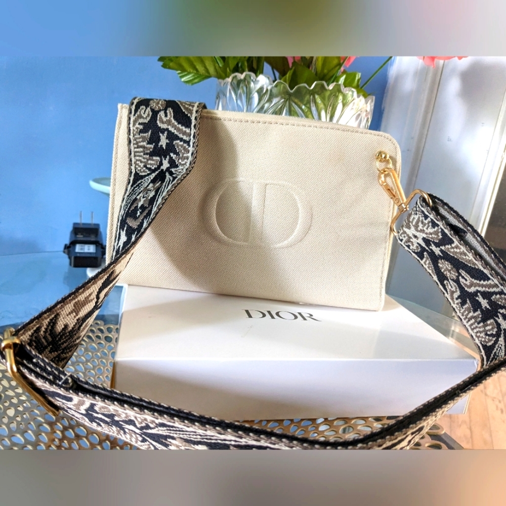 Dior pouch - Picture 1 of 13